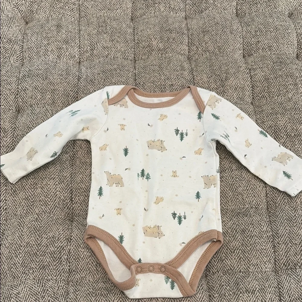 Le Top one piece size 3-6 mths